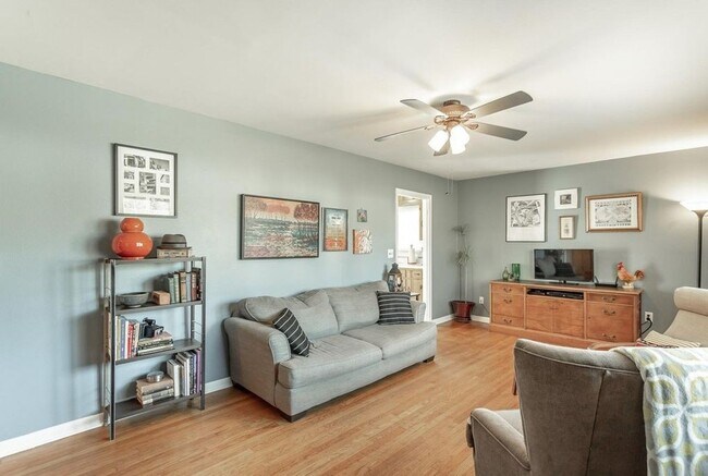 Building Photo - Amazing 3 Bed/1.5 Bath Home in the Rolling...