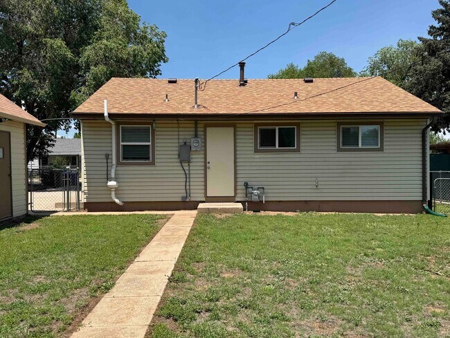 Building Photo - 2 Bedroom Ranch with 1 Car garage