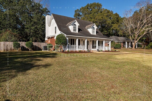 Building Photo - Creole Style 3 Bed 2.5 Bath Home on Oversized Lot