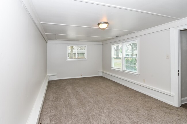 Building Photo - 1249 Dearing Rd