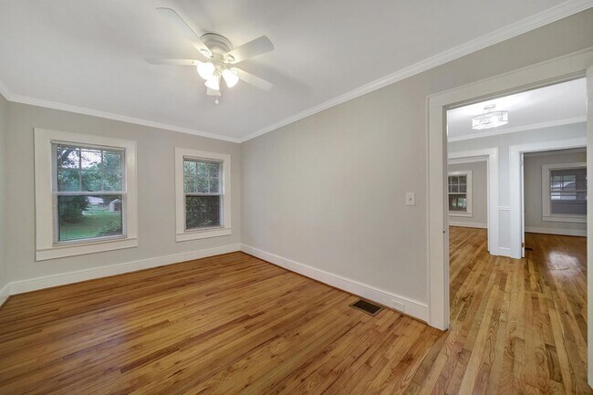 Building Photo - Lovely Brick Ranch Home Close to Uptown Ch...