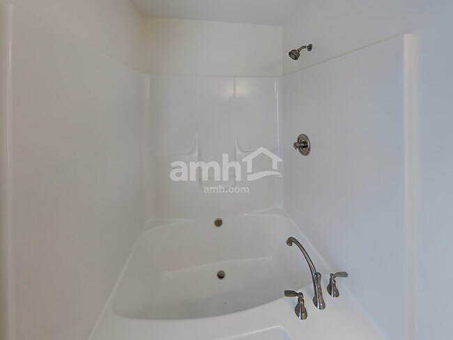 Building Photo - 1205 Chapmans Retreat Dr