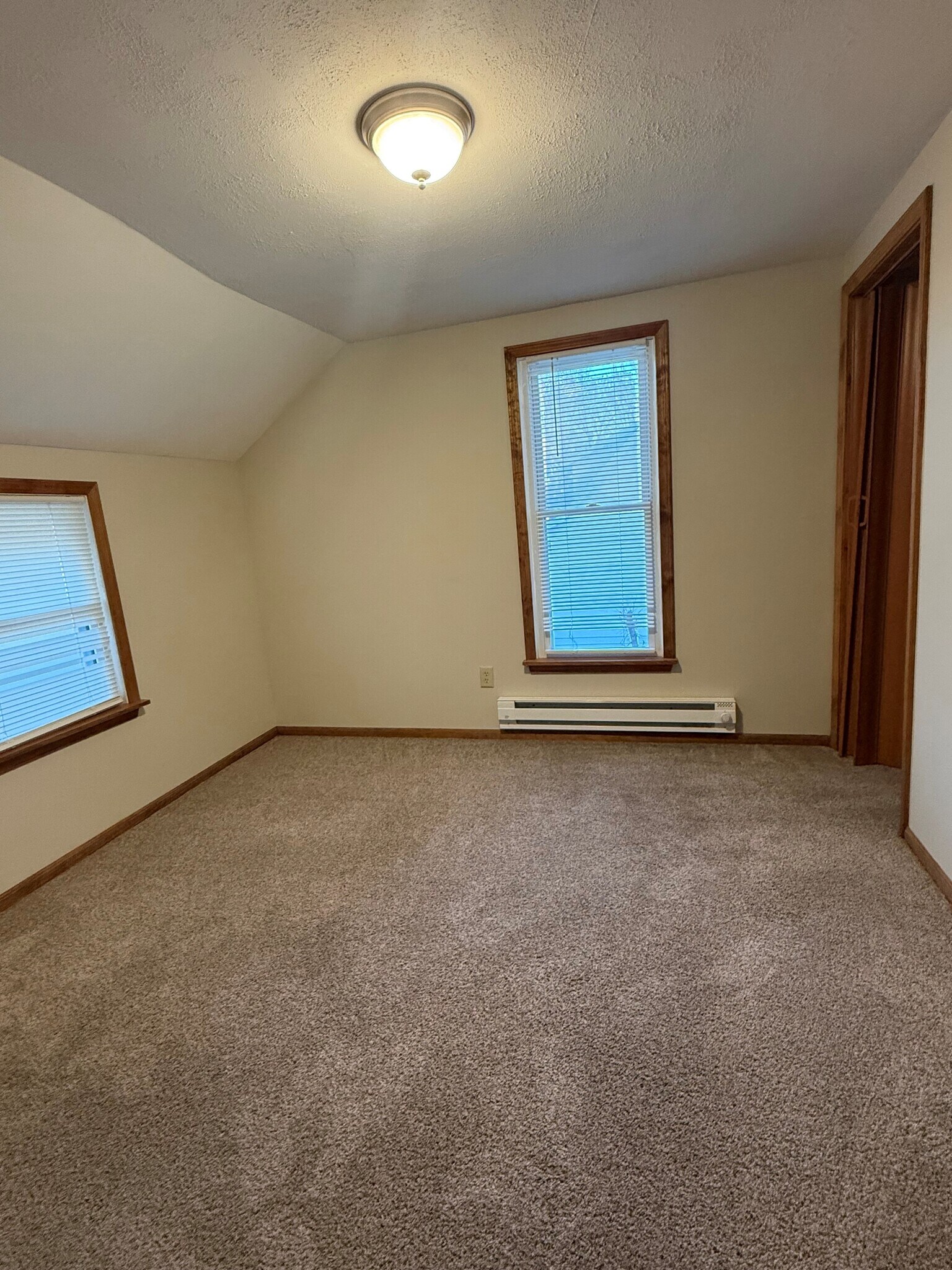 Building Photo - 816 E Cranston Rd