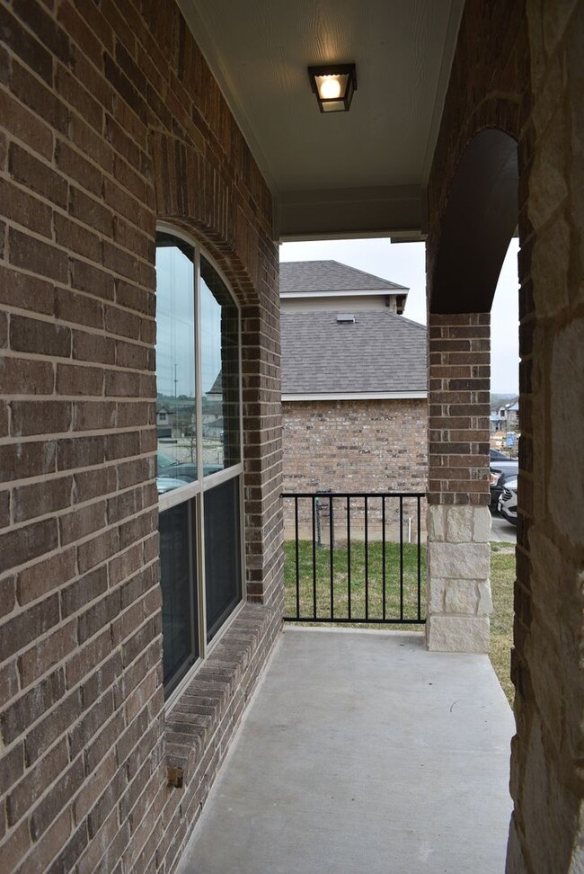 Building Photo - Beautiful Home in the Cedarbrook Ridge sub...