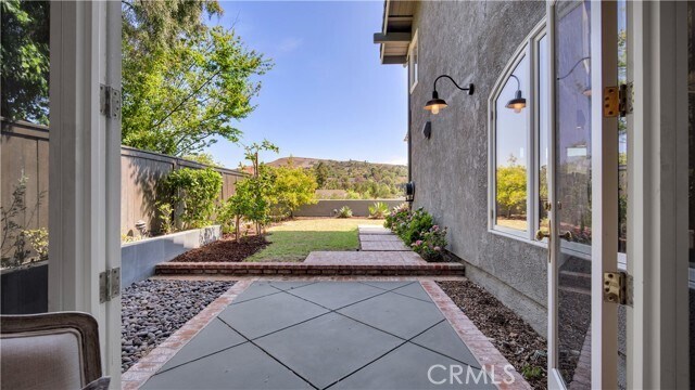 Building Photo - 10 Flintridge