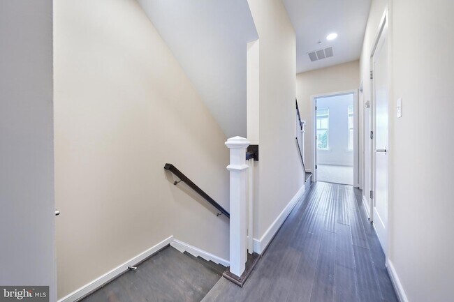 Building Photo - 256 Bluemont Branch Terrace SE
