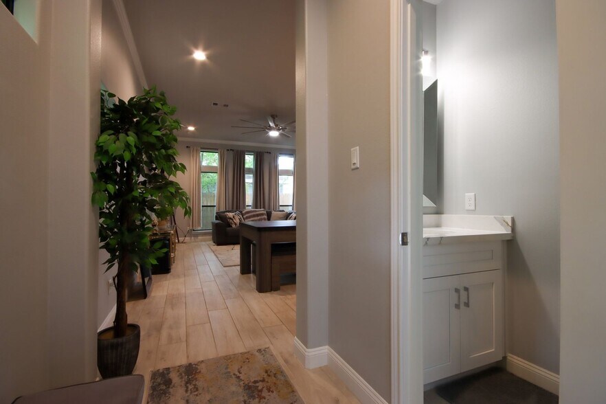 Building Photo - 4206 Hershe St