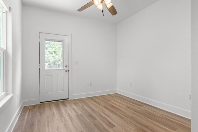 Building Photo - Spacious 3-Bedroom Home W/Office