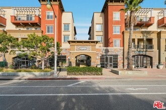 Building Photo - 6020 S Seabluff Dr