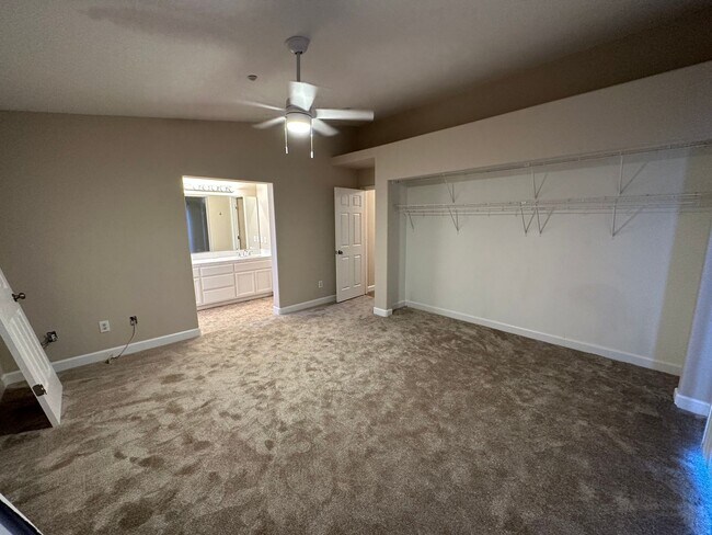 Building Photo - Beautiful Single Story 4 Bedroom 2 Bath Br...