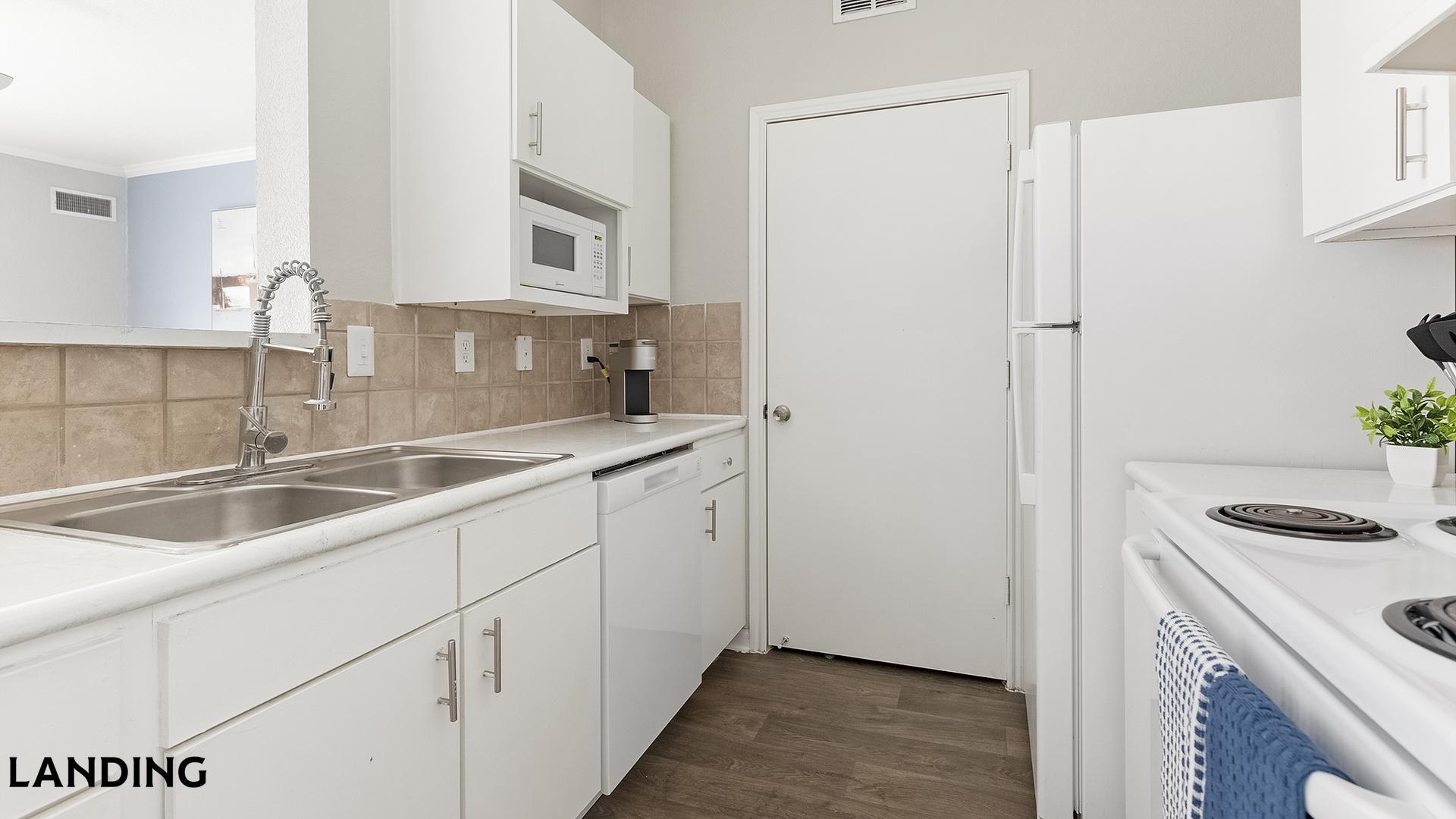 Building Photo - 9835 Fredericksburg Rd