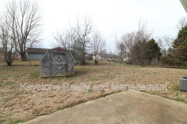 Building Photo - 1175 Schatten St