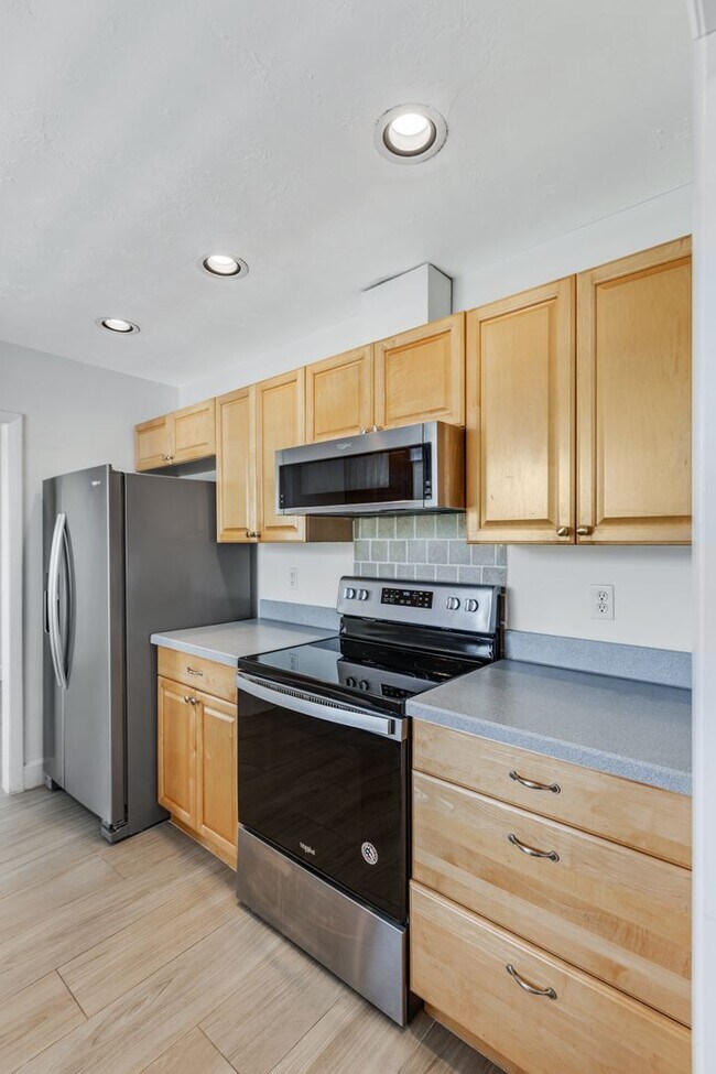 Building Photo - ** WILLOUGHBY ACRES ** POOL HOME - 3 BED / 2 BATH - PETS OK! - NORTH NAPLES - ANNUAL RENTAL