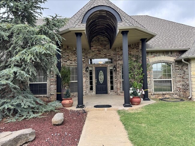 Building Photo - 8147 Shadow Lake Dr