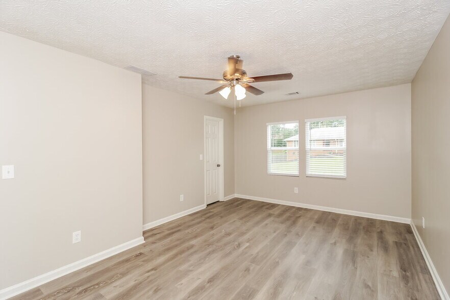 Building Photo - 1021 Sugar Springs Dr SW