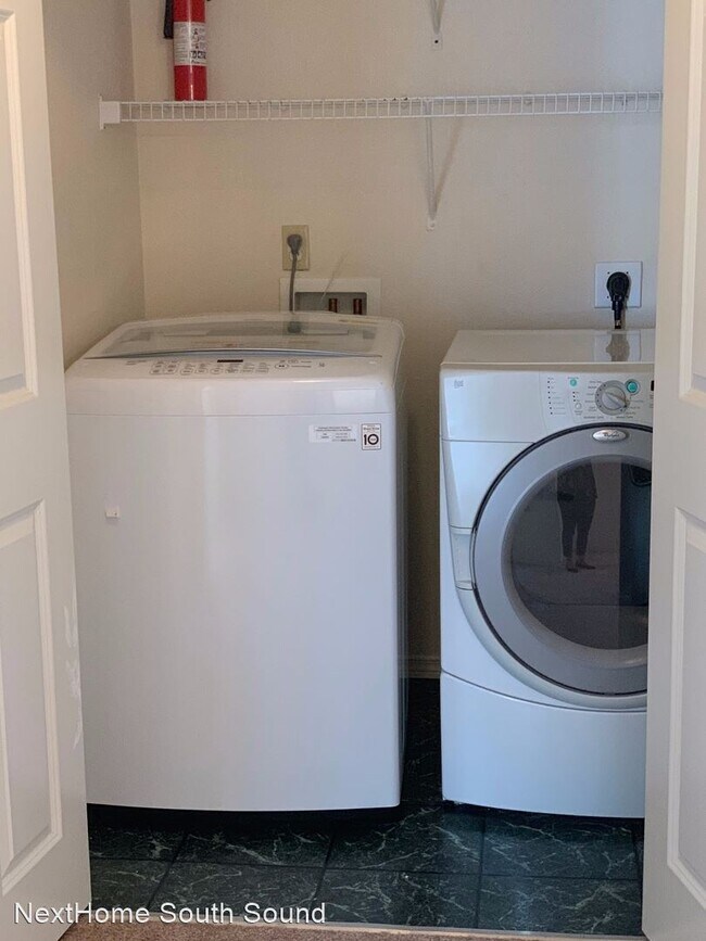 Building Photo - 3 br, 2.5 bath House - 1159 Cosper St