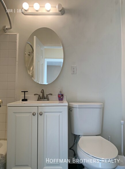 Building Photo - 6873 Franklin Ave