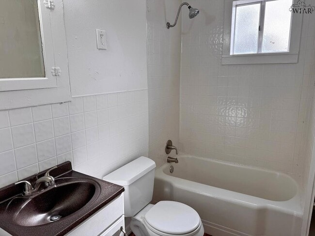 Building Photo - 2209 Talunar Ln