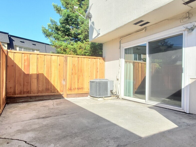 Building Photo - 412 Velasco Dr