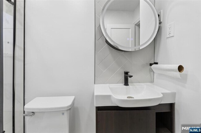 Building Photo - 35-10 Ferry Heights