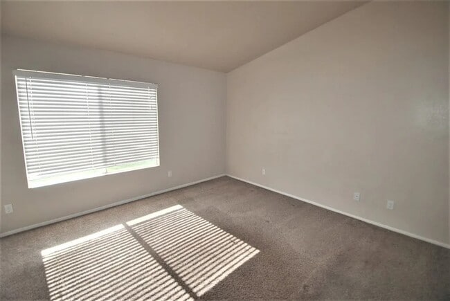 Building Photo - 2731 W Dawnview Dr
