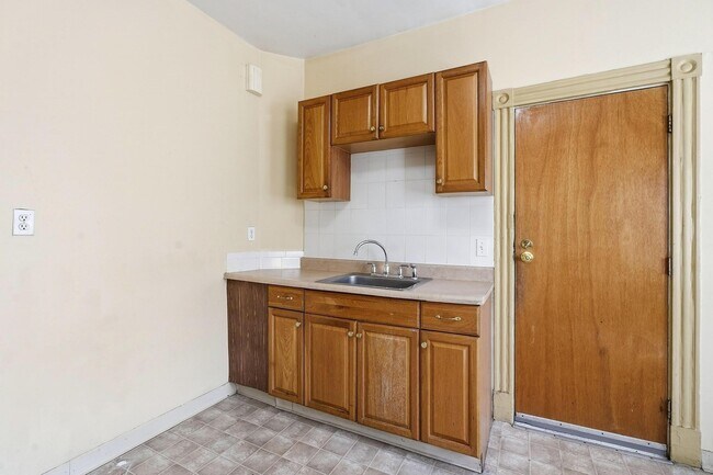 Building Photo - 32 Ashley St
