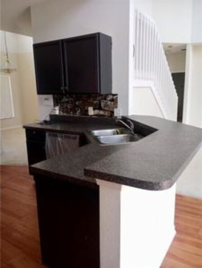 Building Photo - 148 Columbia Dr