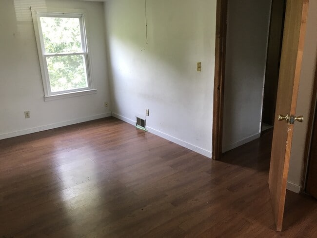 Building Photo - Adorable 4 bdrm/2 bath Home Located on Monument Ave. Near Willow Lawn!