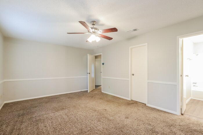 Building Photo - 18527 Sweetmeadow Dr