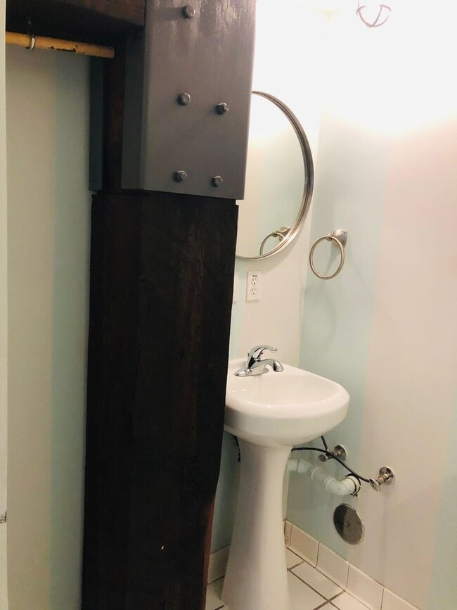 Building Photo - BEAUTIFUL 2 BEDROOM 2 BATH DOWNTOWN SLC HO...