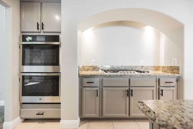 Building Photo - Gorgeous 1 Story Home in Gated Community