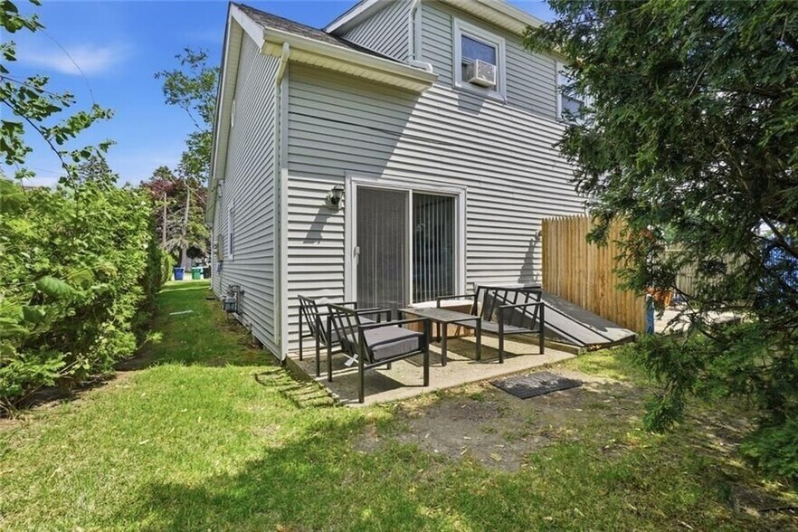 Building Photo - 207 Glen Dr