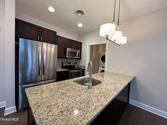 Building Photo - 2 West Ave