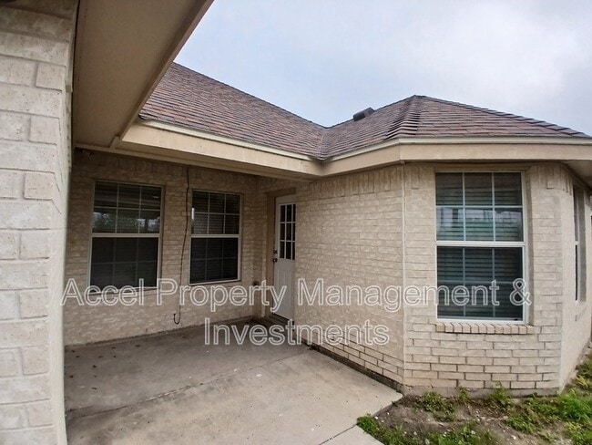 Building Photo - 4909 N Cypress St