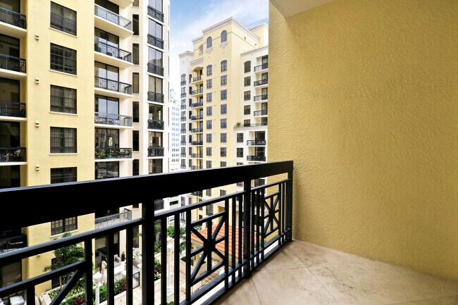 Building Photo - 701 S Olive Ave