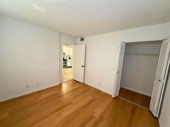 Building Photo - 1244 S Military Trail