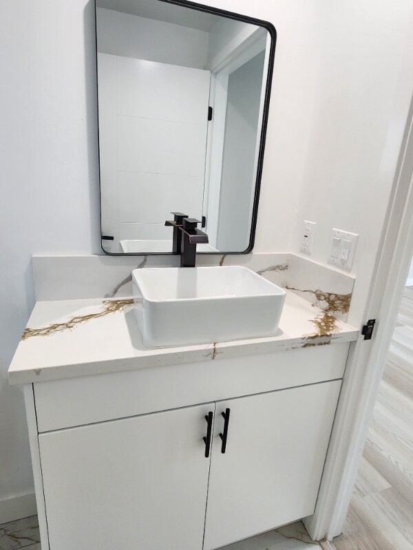 Building Photo - 2223 S Highland Ave