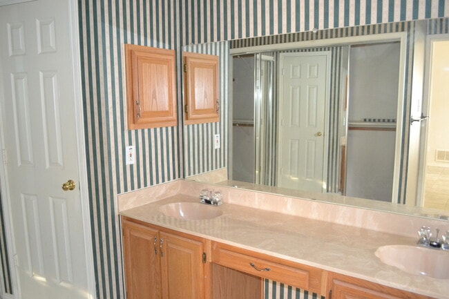 Building Photo - House For Lease in Arlington