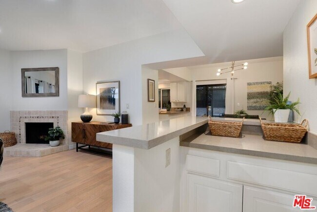 Building Photo - 848 Lincoln Blvd