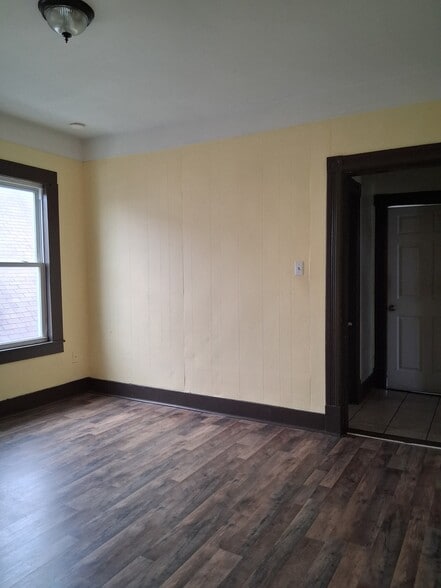 Building Photo - 372 Franklin St