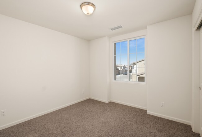 Building Photo - $2,195 Belmont & Armstrong, Gated Community - N Cattail Ct, Fresno / Solar!