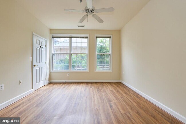 Building Photo - 1321 N Adams Ct