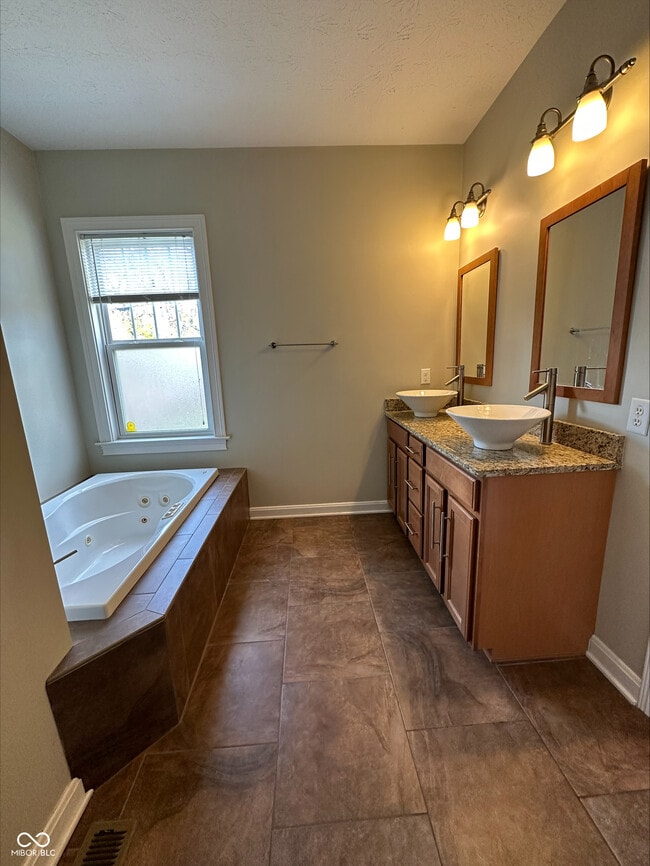 Building Photo - 1720 Yandes St