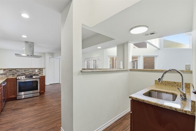 Building Photo - 14210 Briarhills Pkwy