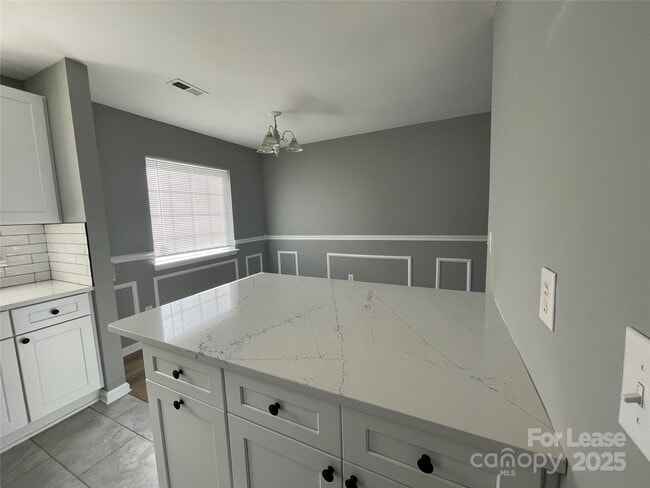 Building Photo - 1755 Rosewell Dr