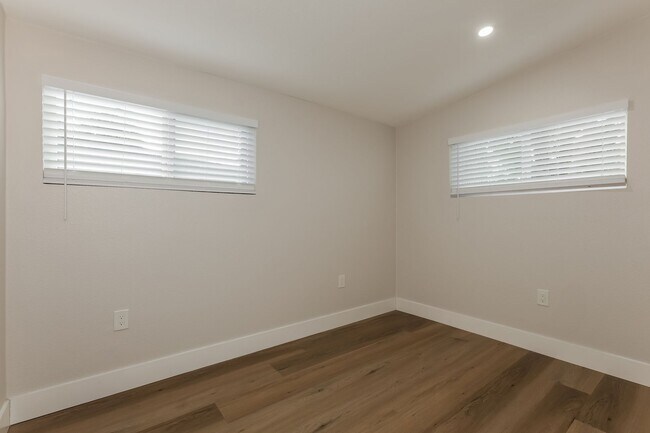 Building Photo - Fully Remodeled 3-Bedroom + Den Home for R...