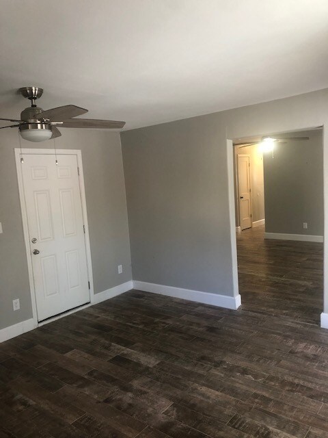 Building Photo - 3310 Oak Dr