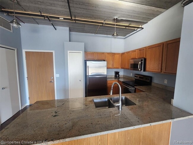 Building Photo - 66 Winder St