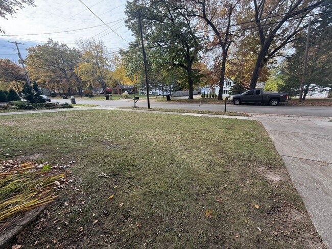 Building Photo - 2 Bedroom Duplex In Wyoming Available December 1st