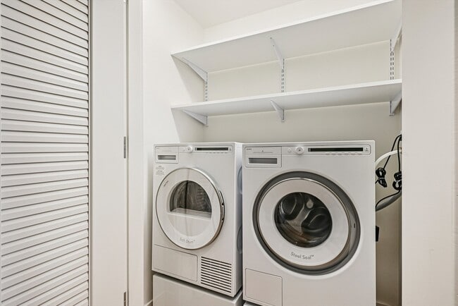 Building Photo - 150 Seaport Blvd